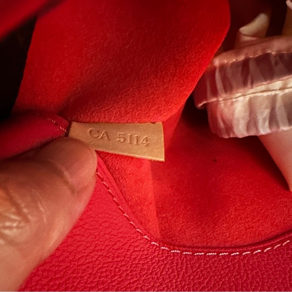 Louis Vuitton Pre-Owned
2016 Monogram Pallas MM satchel - Picture 15 of 16